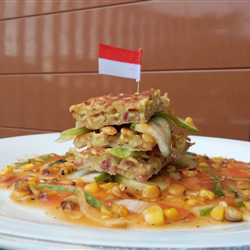Tomijas (Tower Mie Indonesia Saus Jagung Asam Manis) Indomie